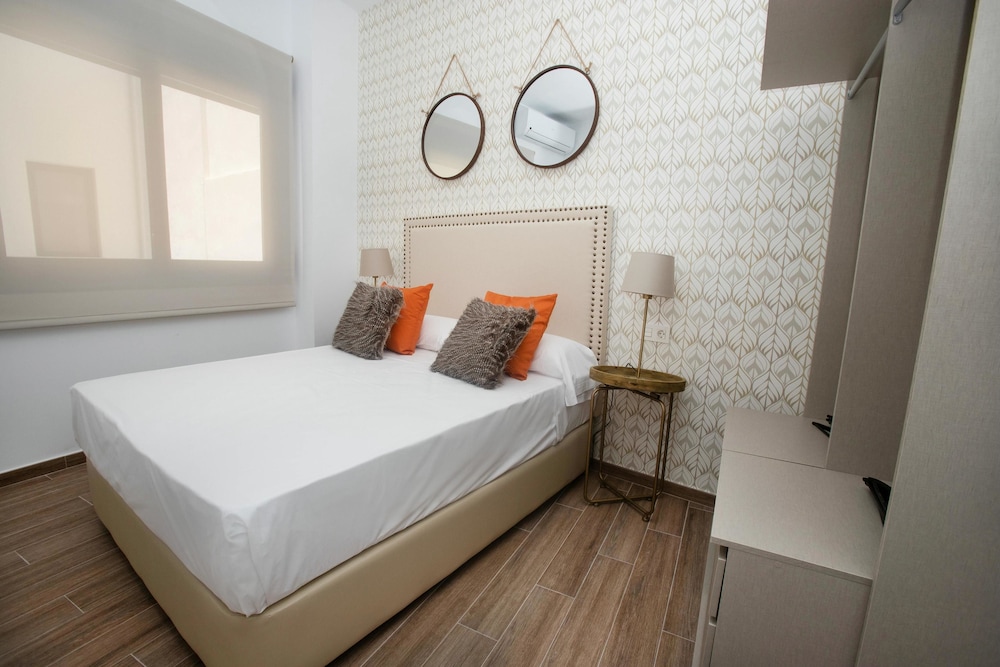 Feelathome Martires Apartments 11/74
