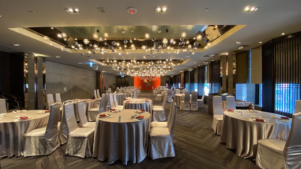 Monarch Plaza Hotel 38/47