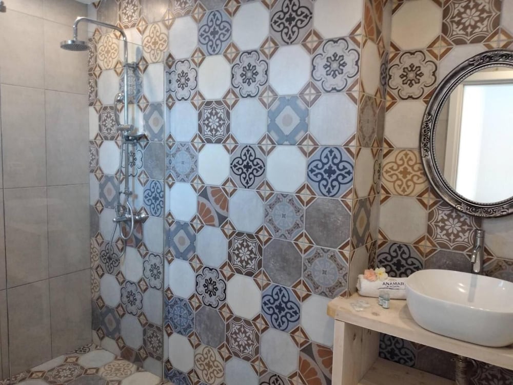 Anamar Santorini Hotel 56/57