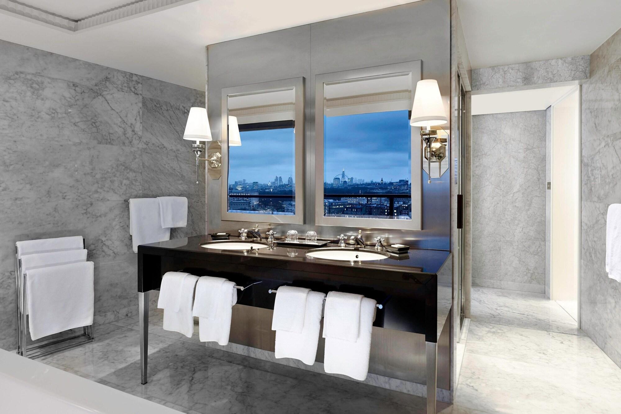 2 Bedrooms, Suite