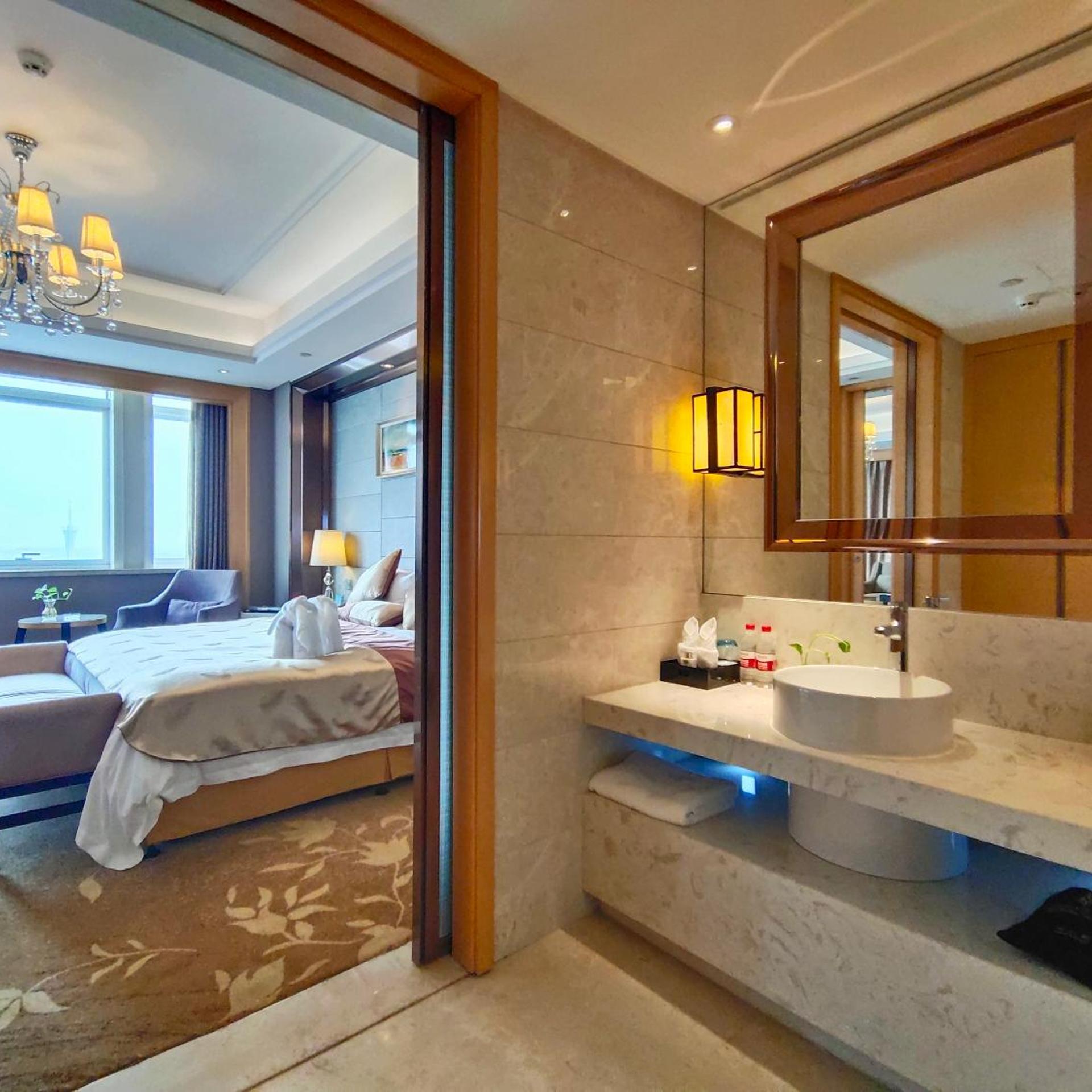 Firth Jinling Grand Hotel 74/75