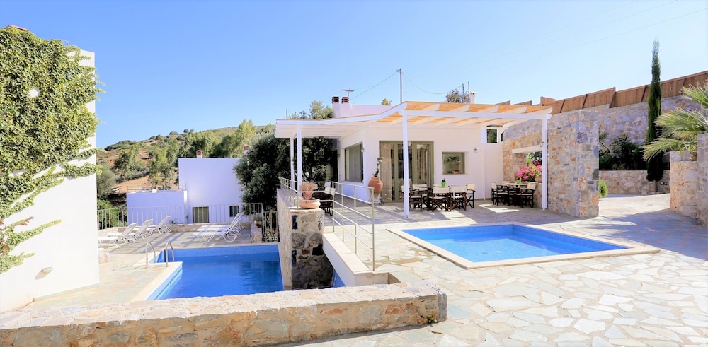 Mourtzanakis Residence 4/60