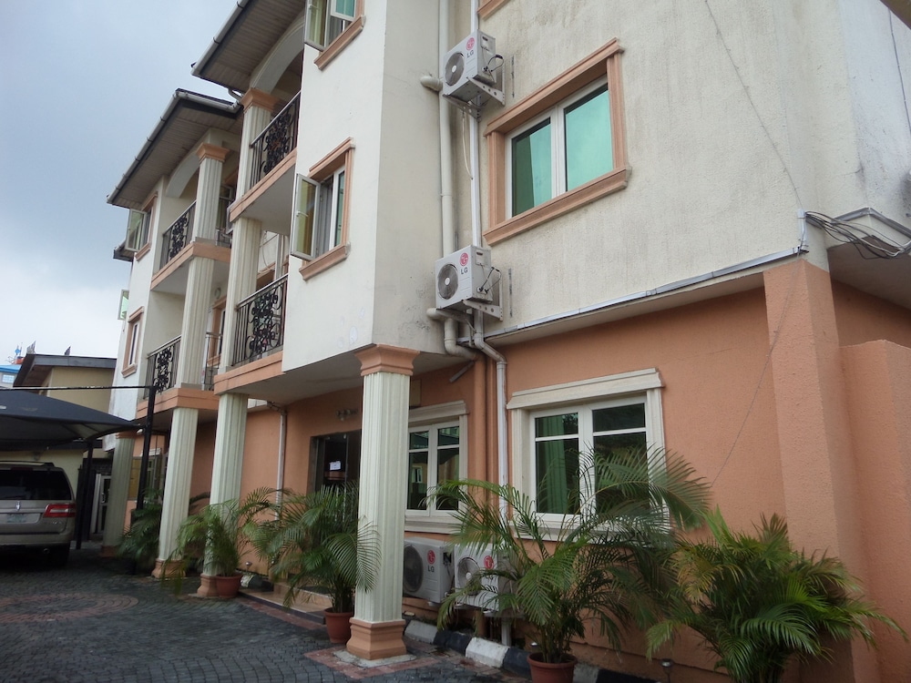 Bavidi Hotel 57/68