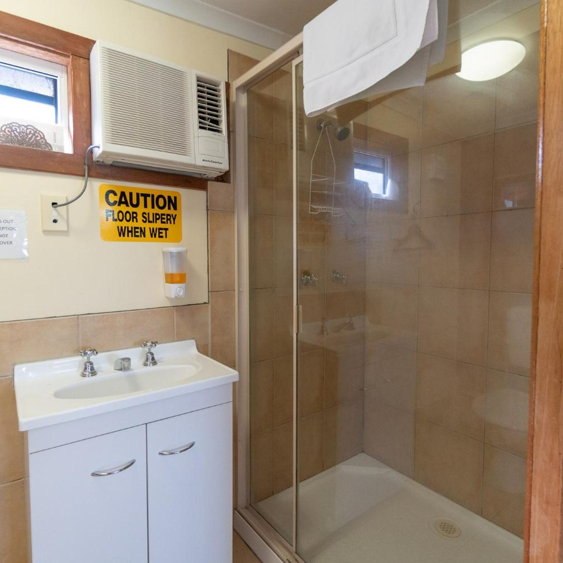 Woolshed Eco Lodge 48/50
