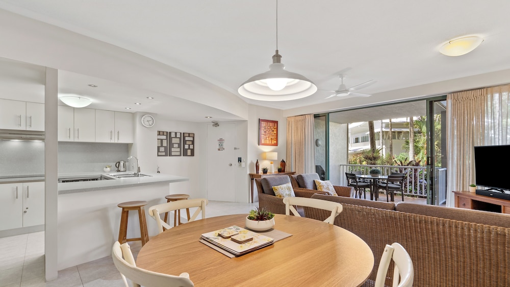 Coral Sands Beachfront Resort 44/59