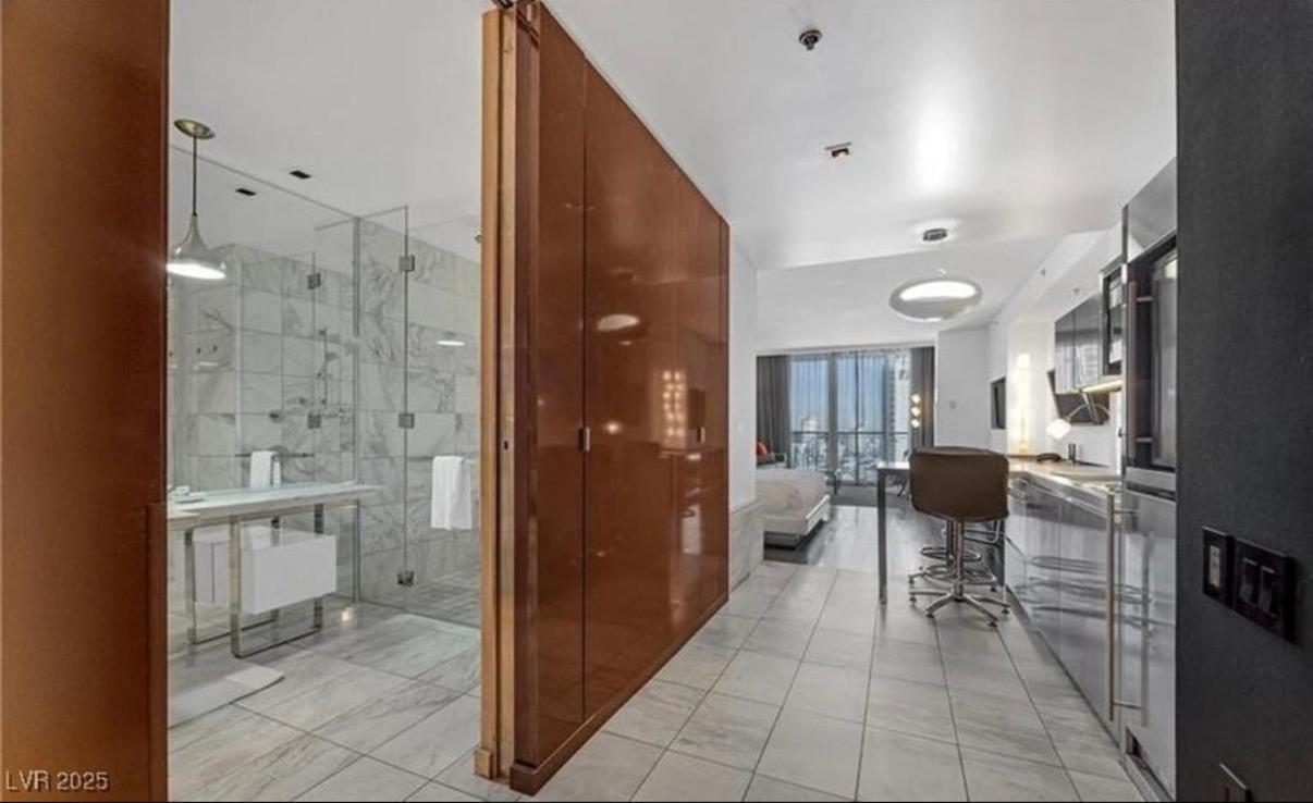 Justin's at Palms Place 2/21