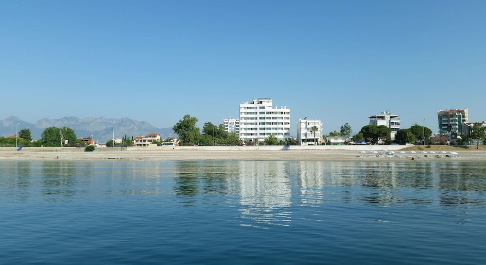 Acropol Beach Hotel 40/44