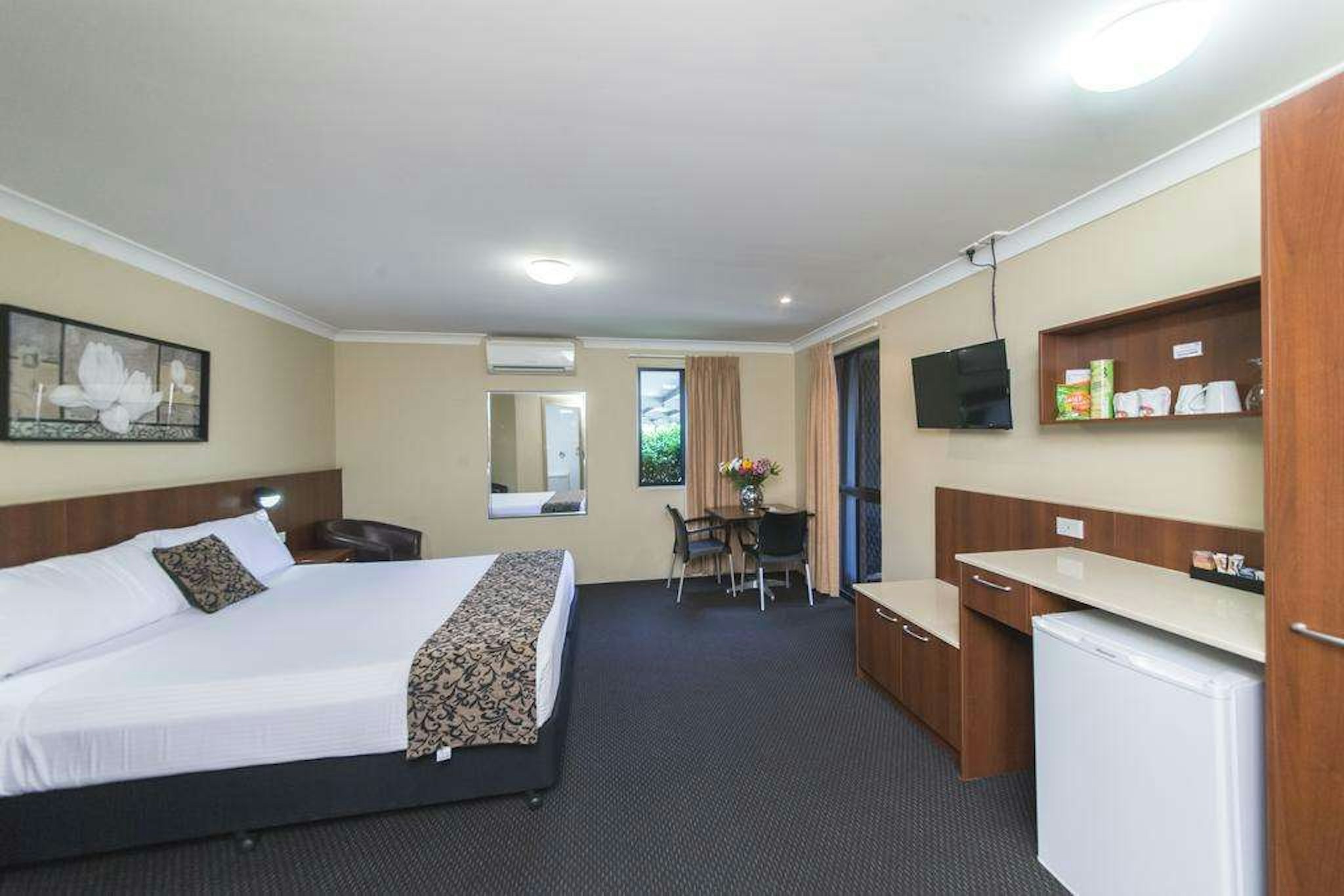 ROCKY RESORT MOTOR INN 13/65