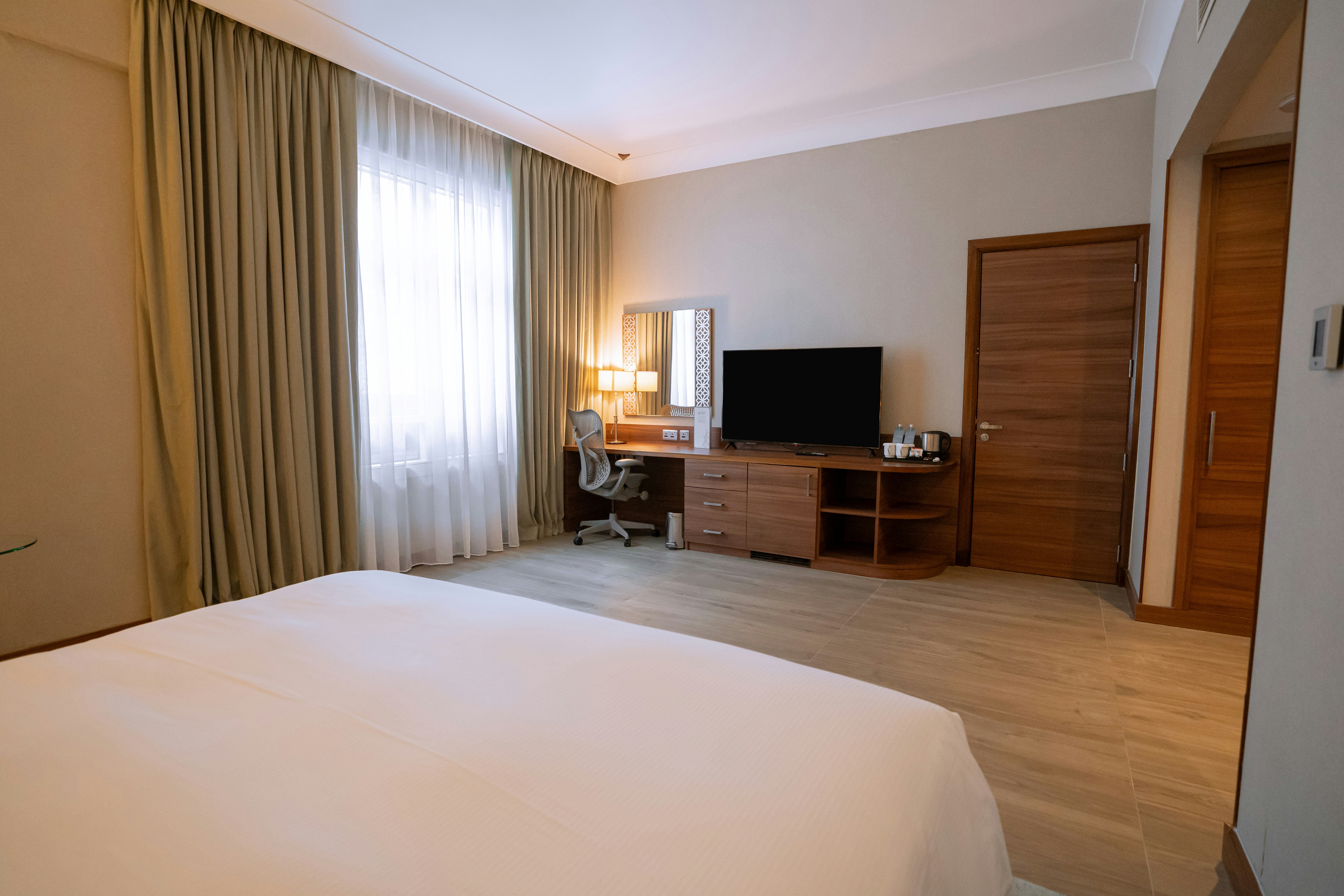 ROOM, KING BED, ACCESSIBLE