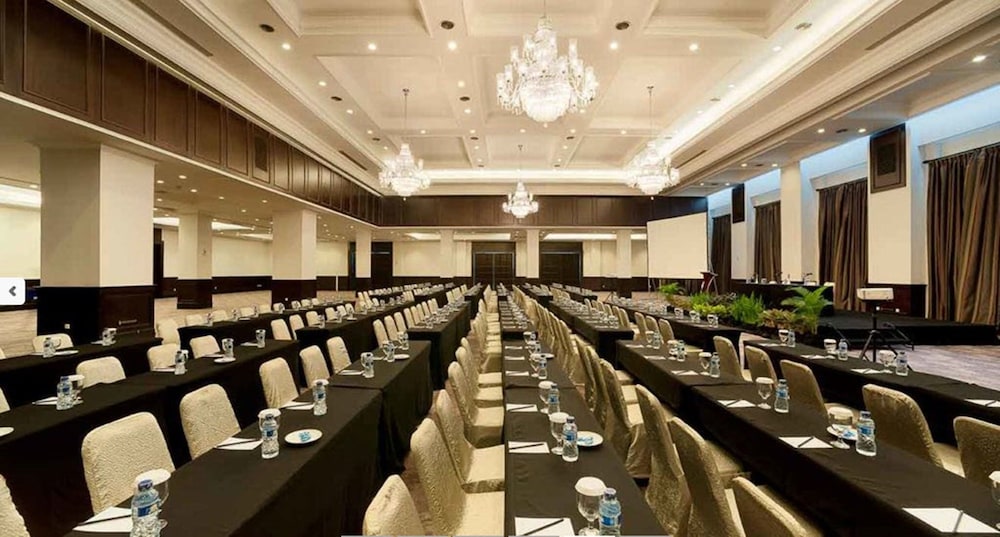 Royal Kuningan Hotel 53/60