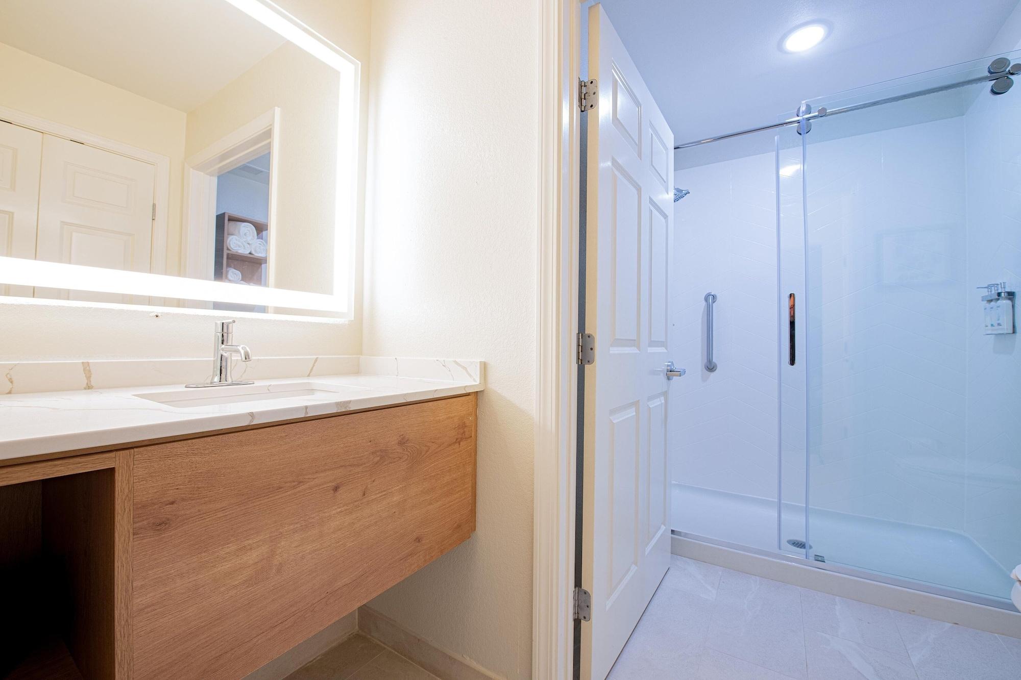 جناح بغرفتي نوم بمطبخ، Staybridge Suites Lafayette Airport 5/7