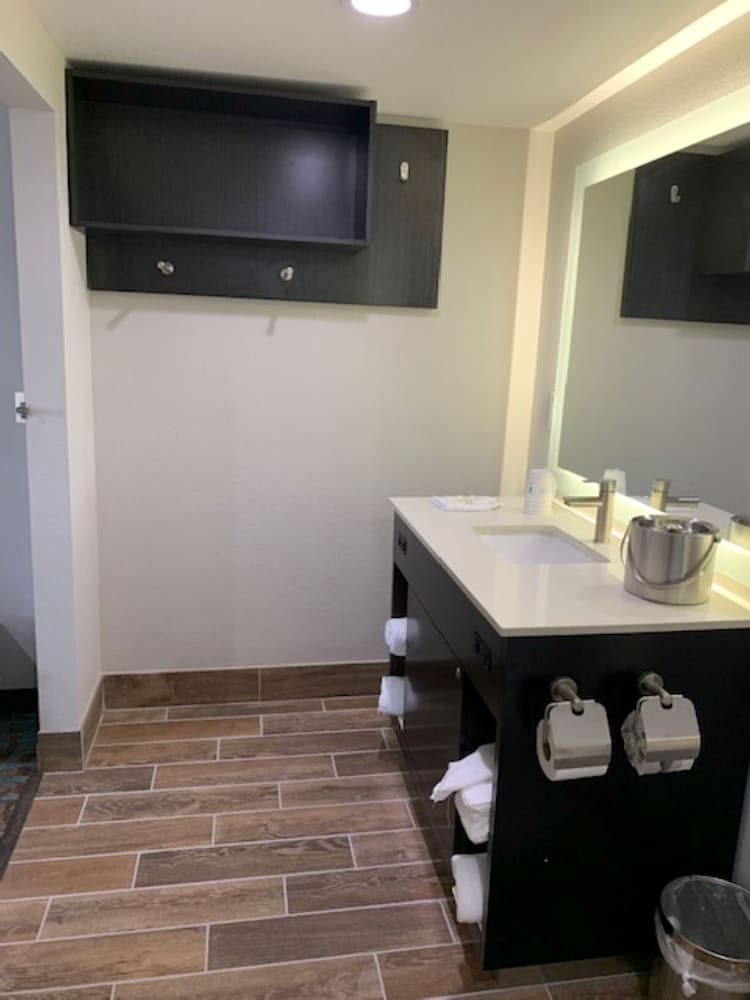 Days Inn by Wyndham Bellville Mansfield 24/30