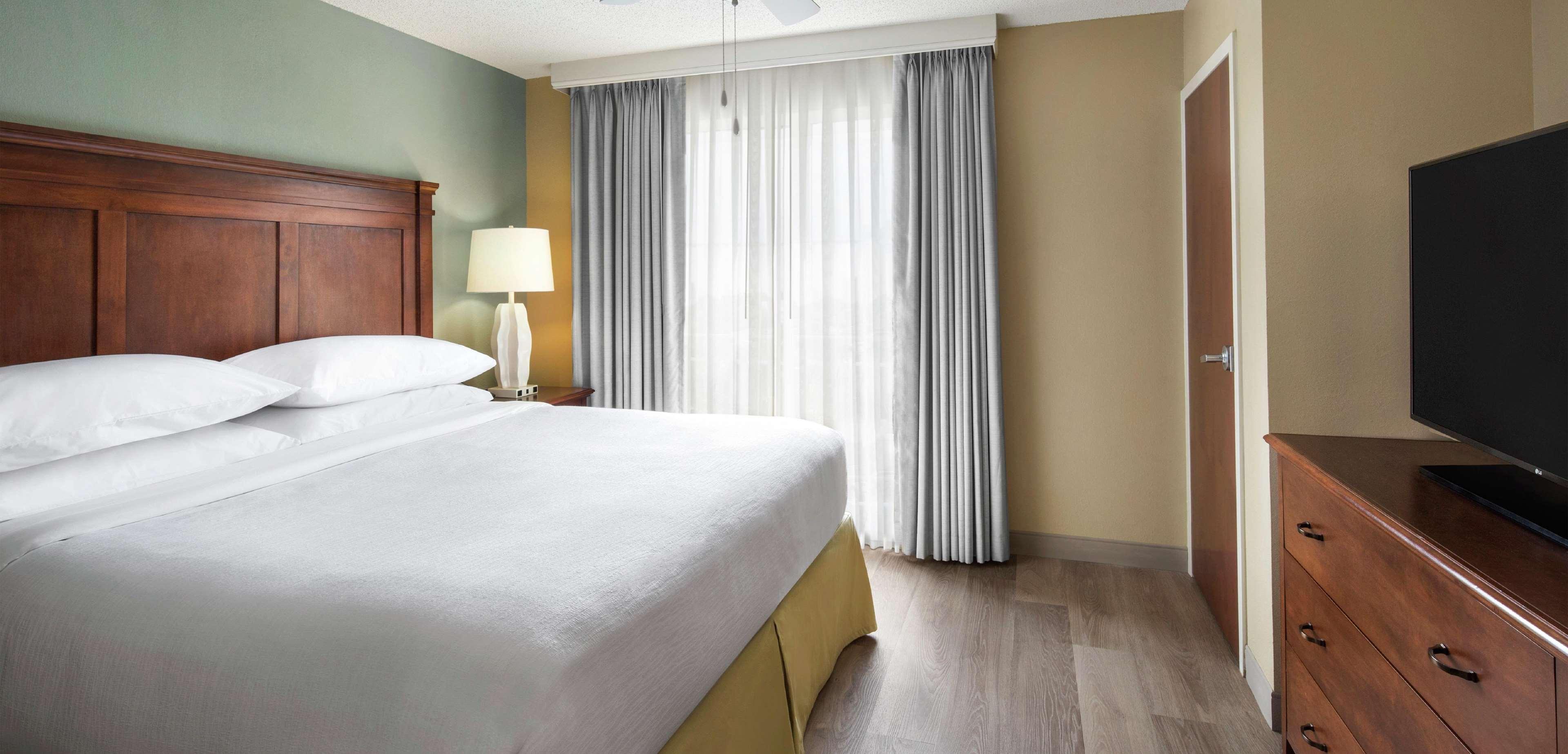 2 ROOMS, SUITE, KING BED