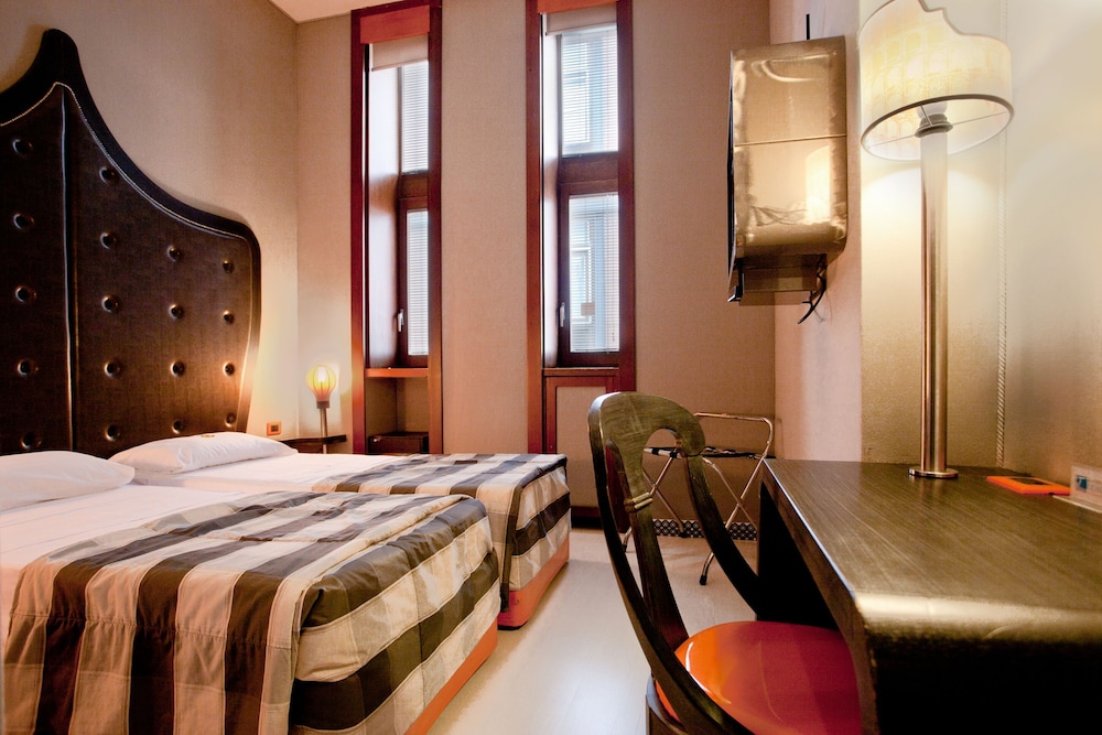 SUPERIOR, DOUBLE OR TWIN BED