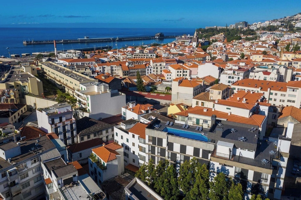 The Editory Garden Carmo Funchal 54/63