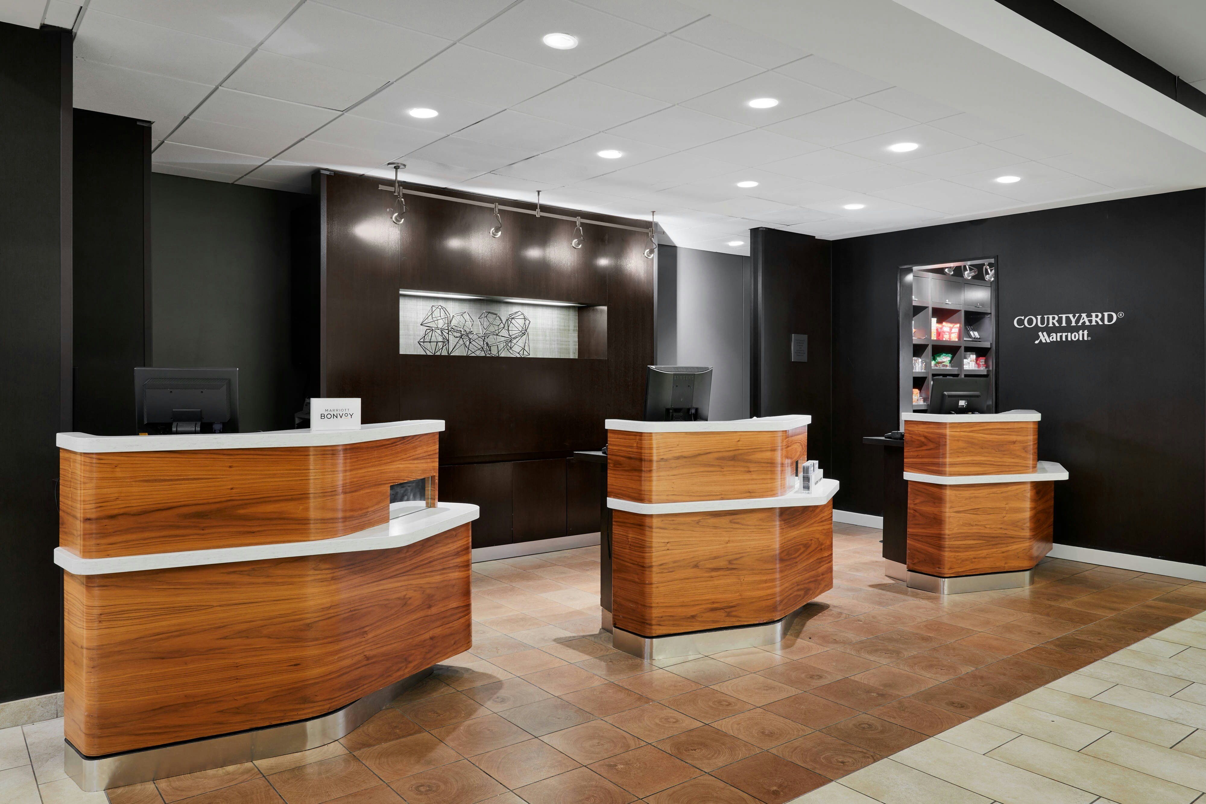 Lobby at Courtyard By Marriott Milwaukee Downtown, MILWAUKEE - WI
