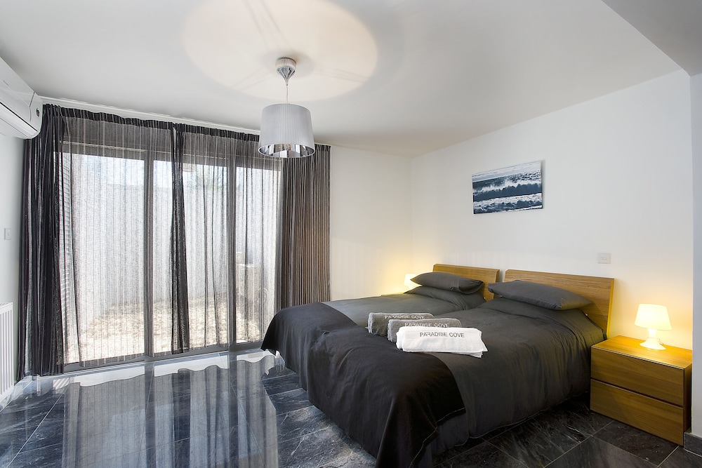Paradise Cove Luxurious Beach Villas 8/50