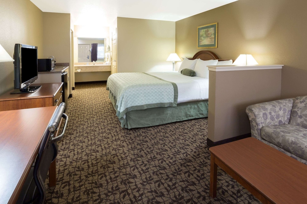 Hawthorn Suites By Wyndham Napa Valley 10/42