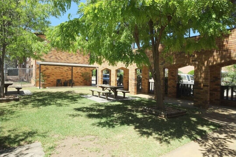 Maclin Lodge 16/36