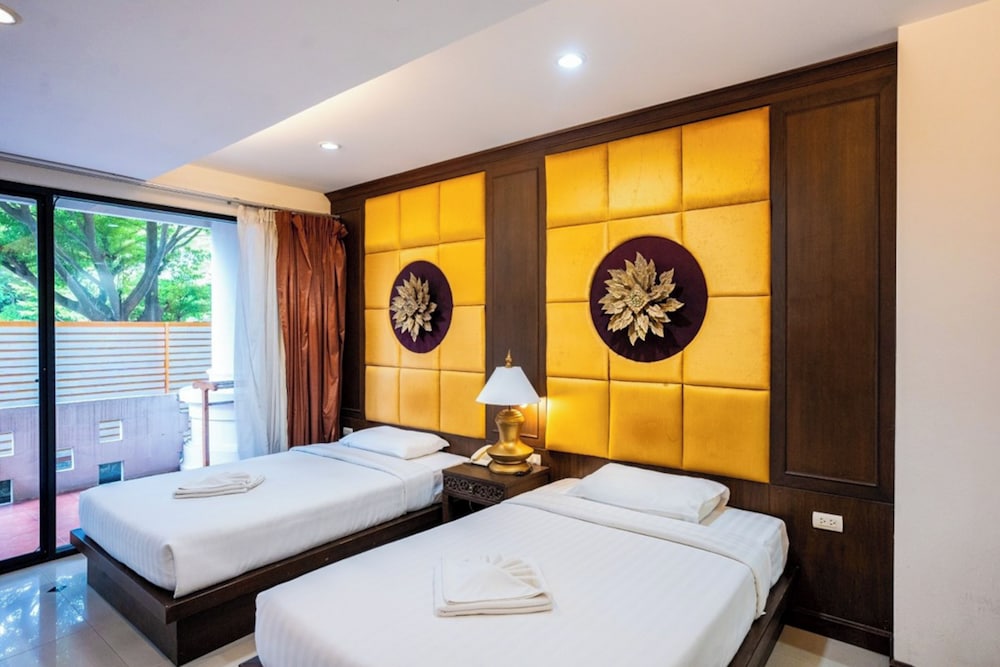 DELUXE, TWIN BEDS