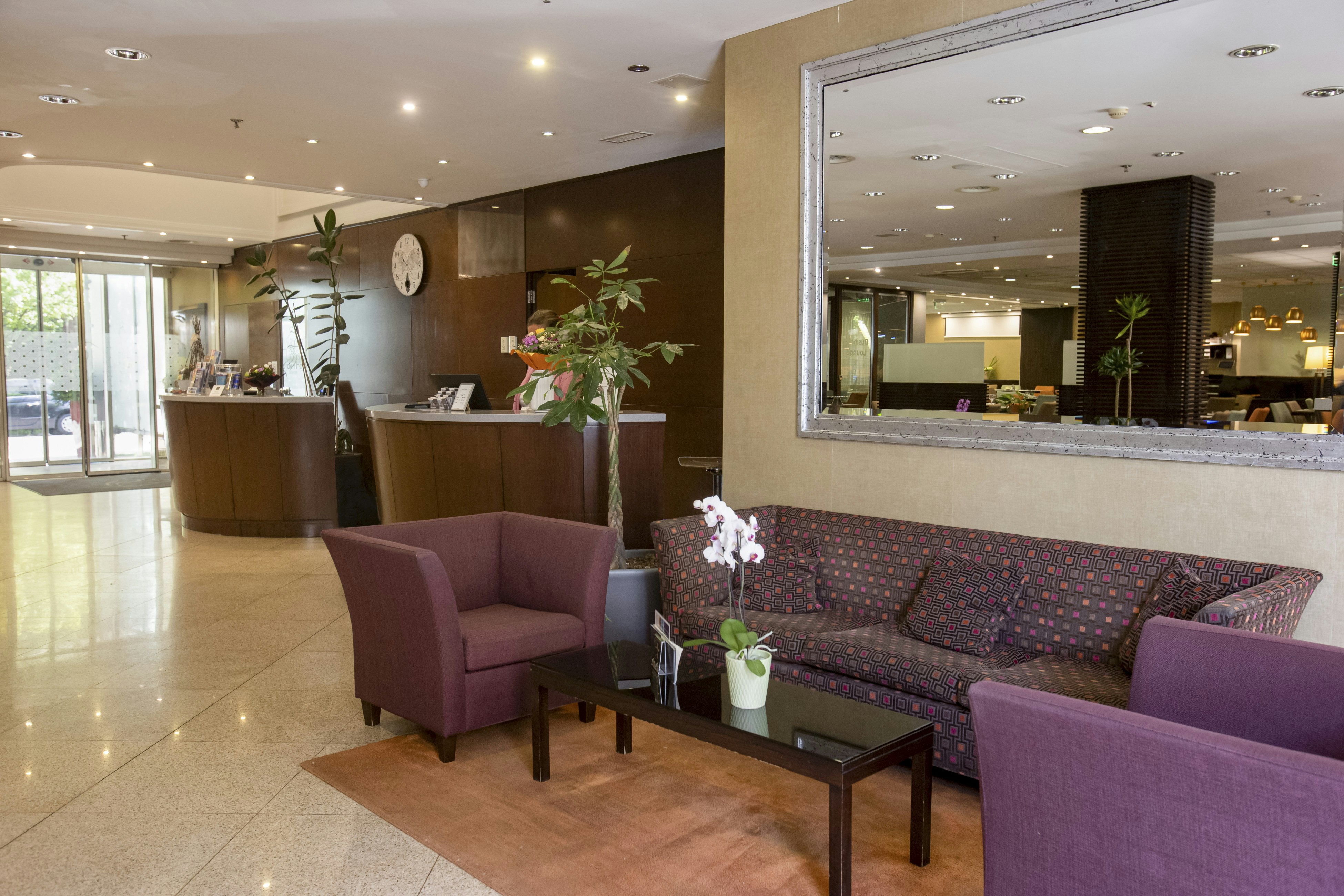 Lions Garden Hotel 69/98