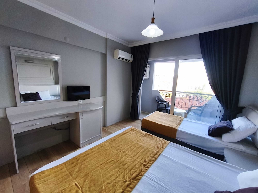 Larissa Inn 20/50