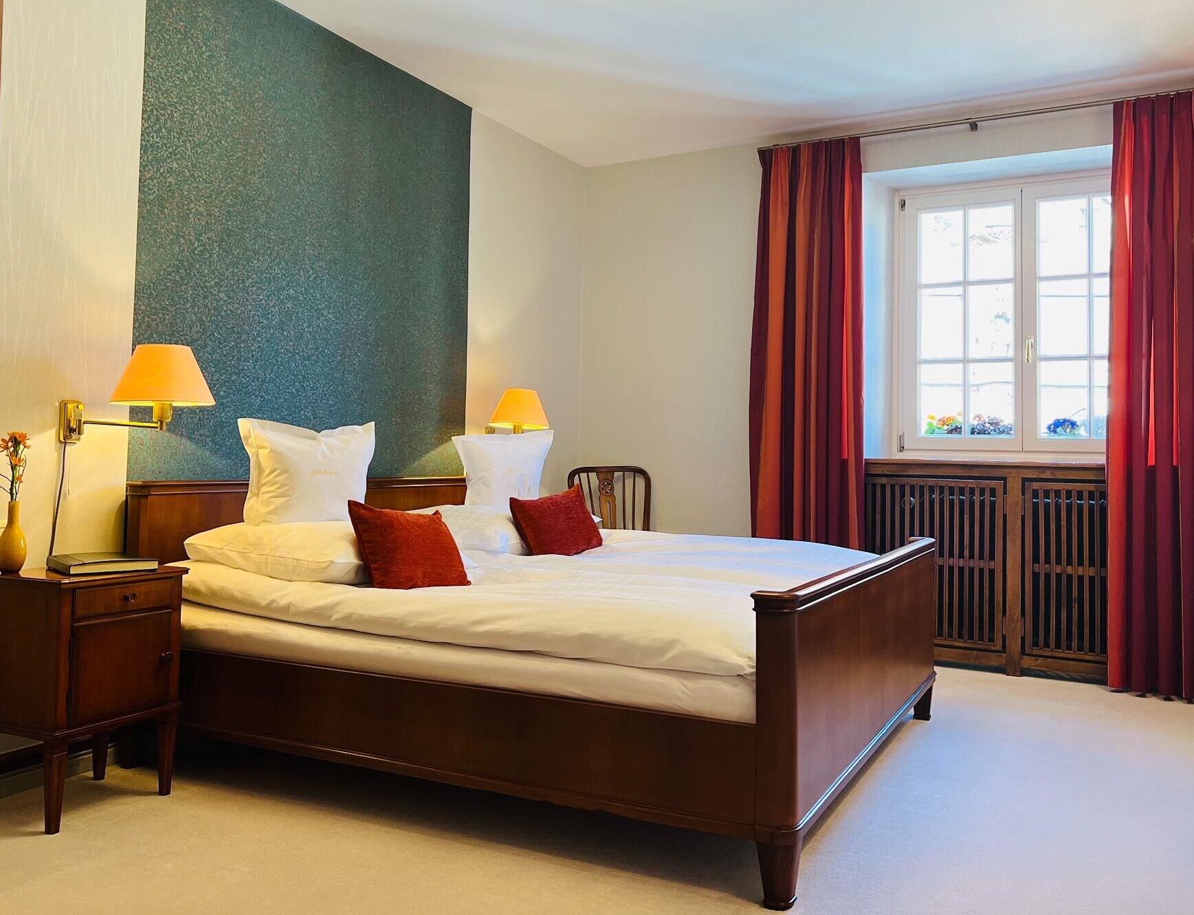 ROMANTIC, SUITE, KING BED
