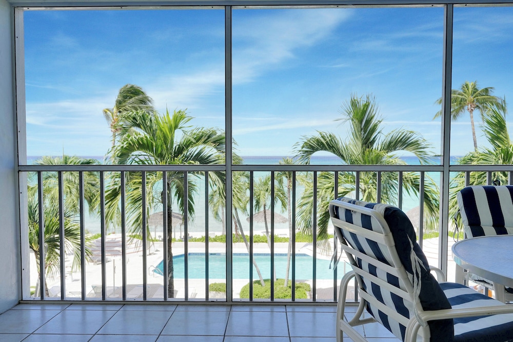 Aqua Bay Club Luxury Condos 16/50