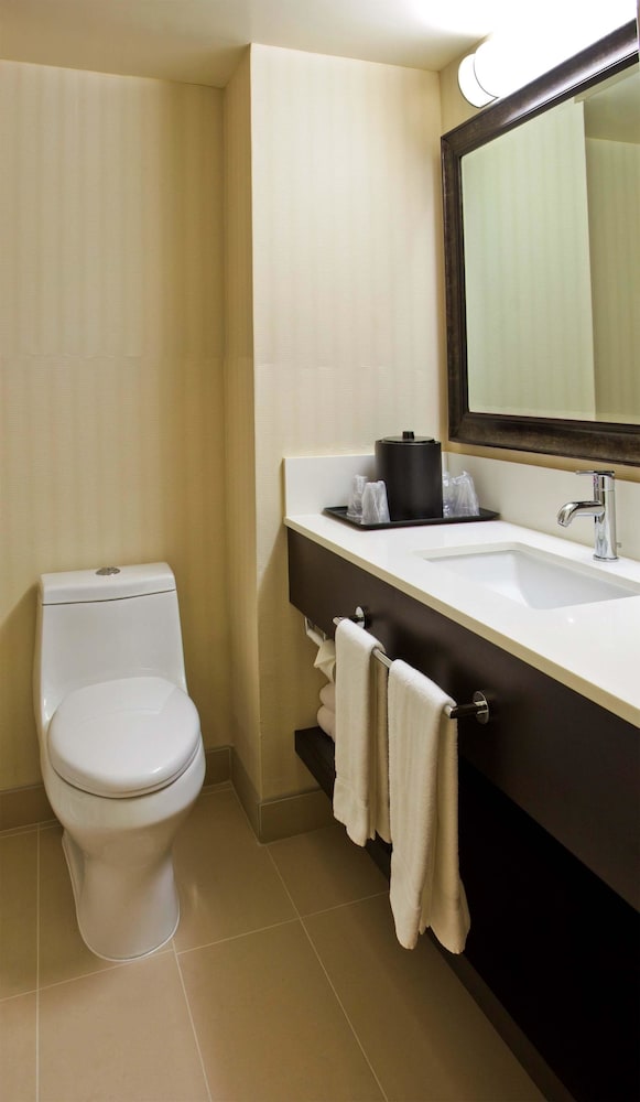 Holiday Inn Vancouver Centre 57/73