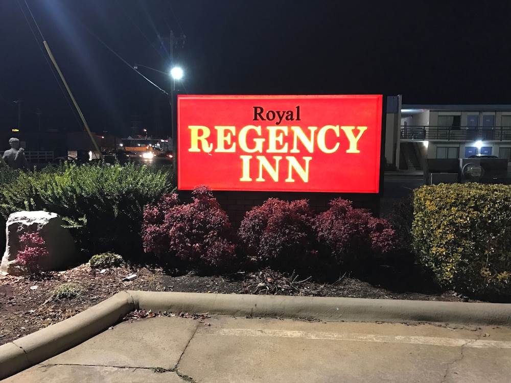 Regency Inn 3/49