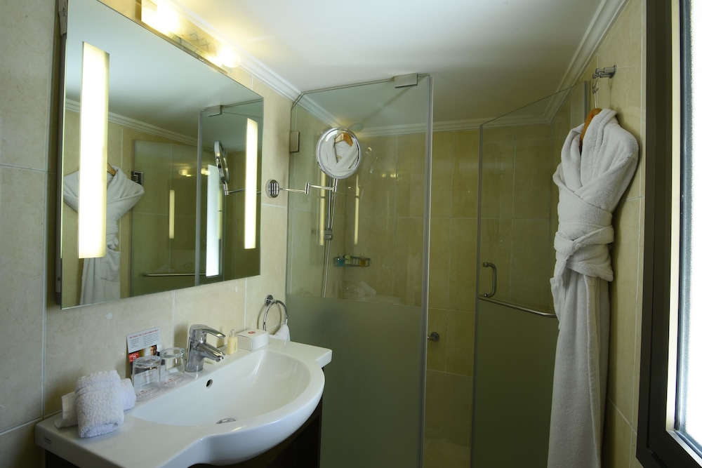 Ramada By Wyndham Downtown Beirut 9/56