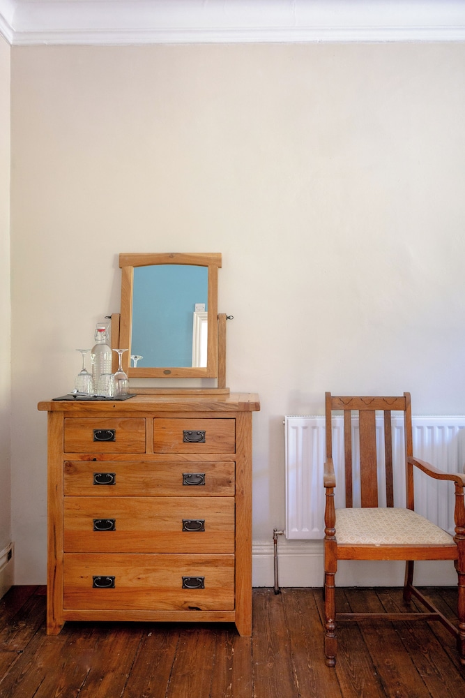 Broomfield House 5/50