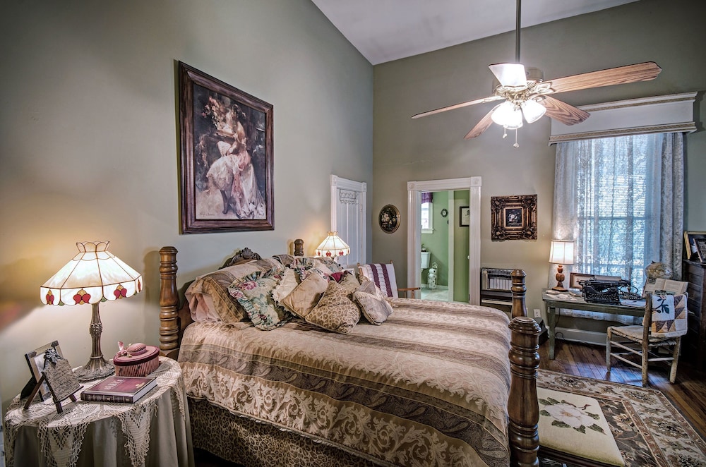 Clyde and Marie s Bed & Breakfast 22/36