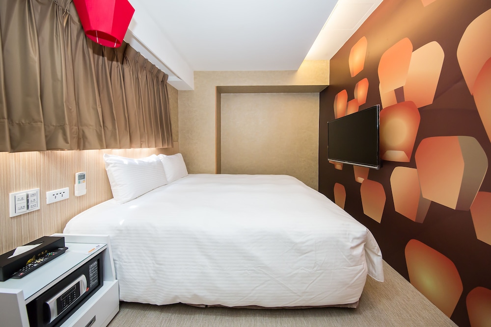 ROOM, DOUBLE BED
