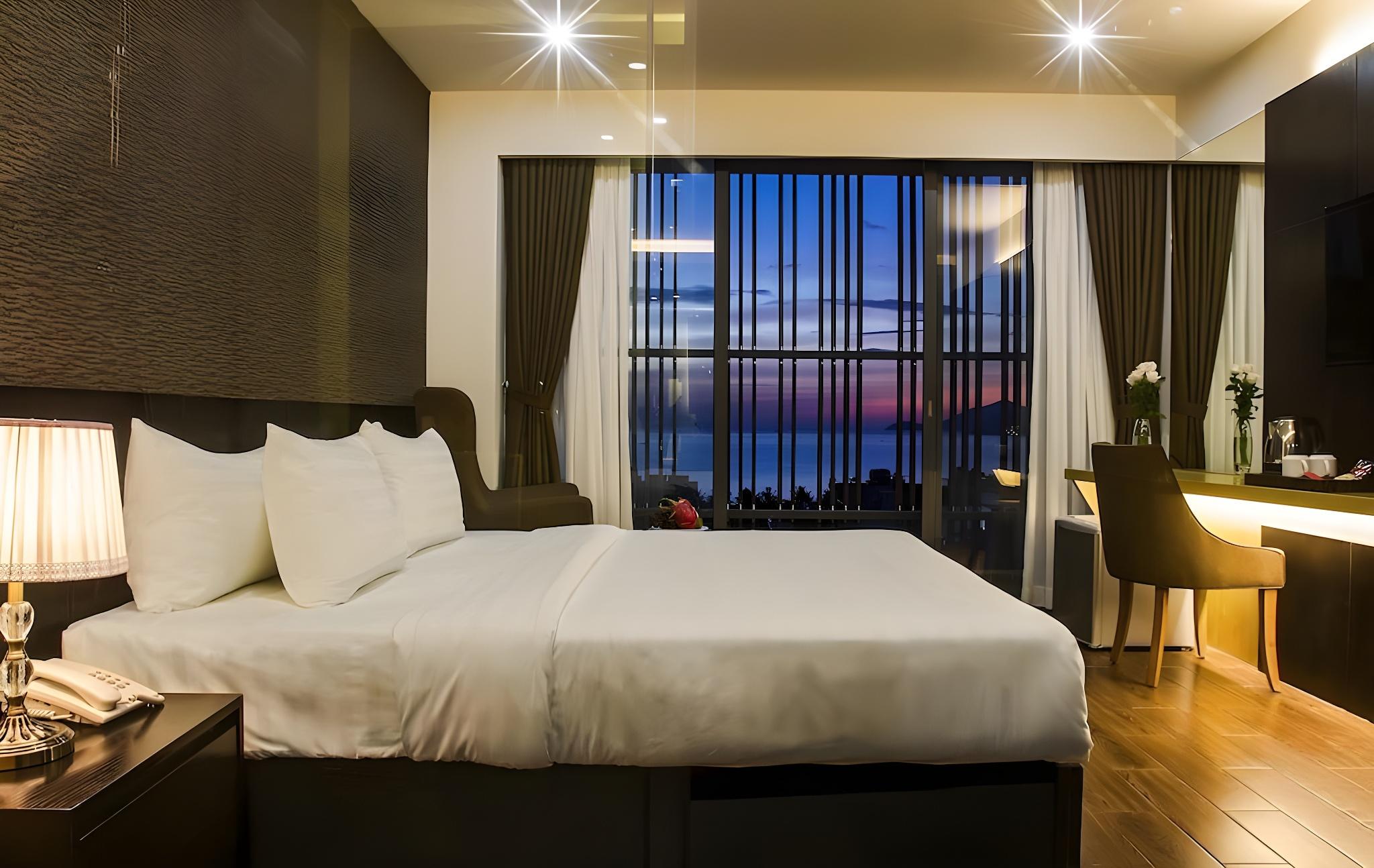 Senior, Queen and Twin Beds, Ocean View