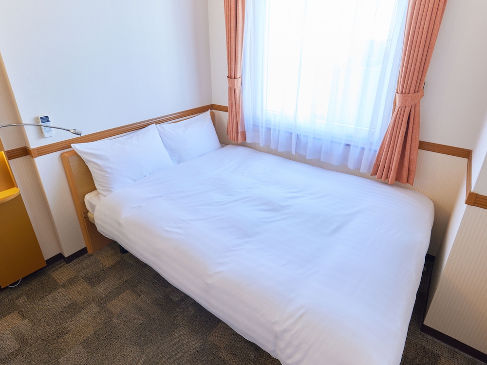 ECONOMY, DOUBLE BED, SMOKING