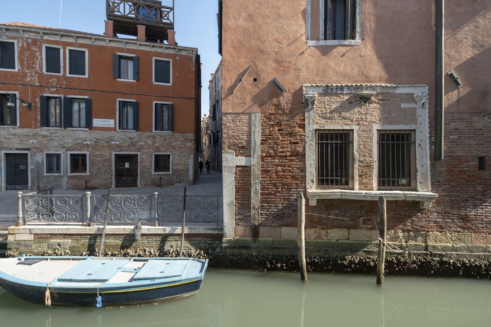 Apartments in San Marco with Canal View 25/37