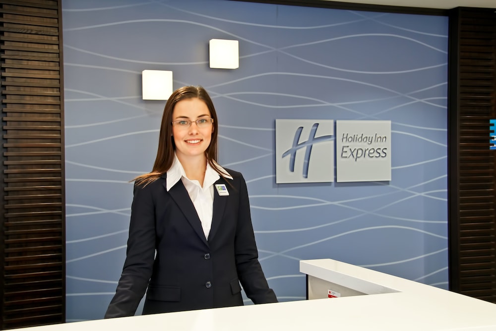 Holiday Inn Express Hotel Suites Waterloo St Jacobs 54/78