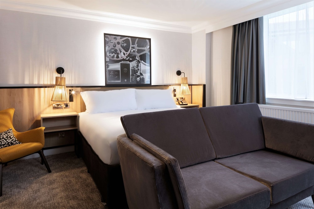 DoubleTree by Hilton London Elstree 40/73
