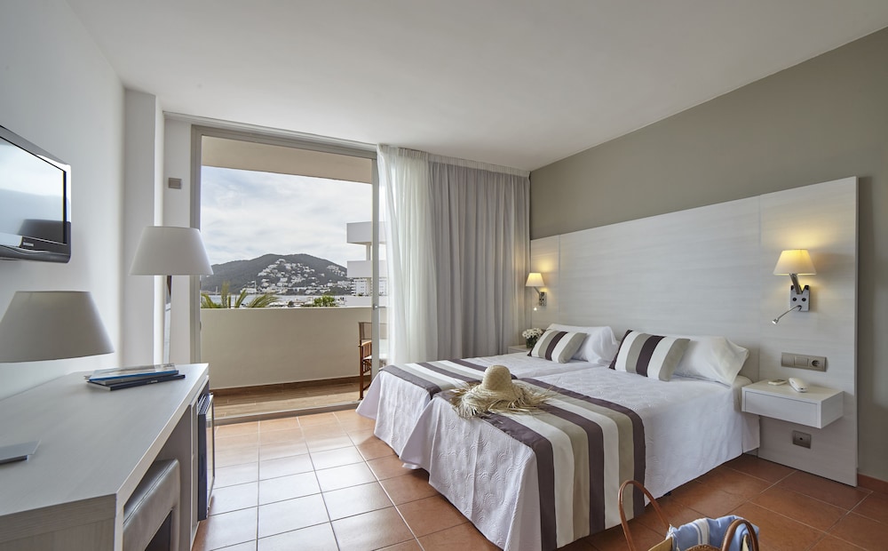 Hotel Tres Torres 24/65