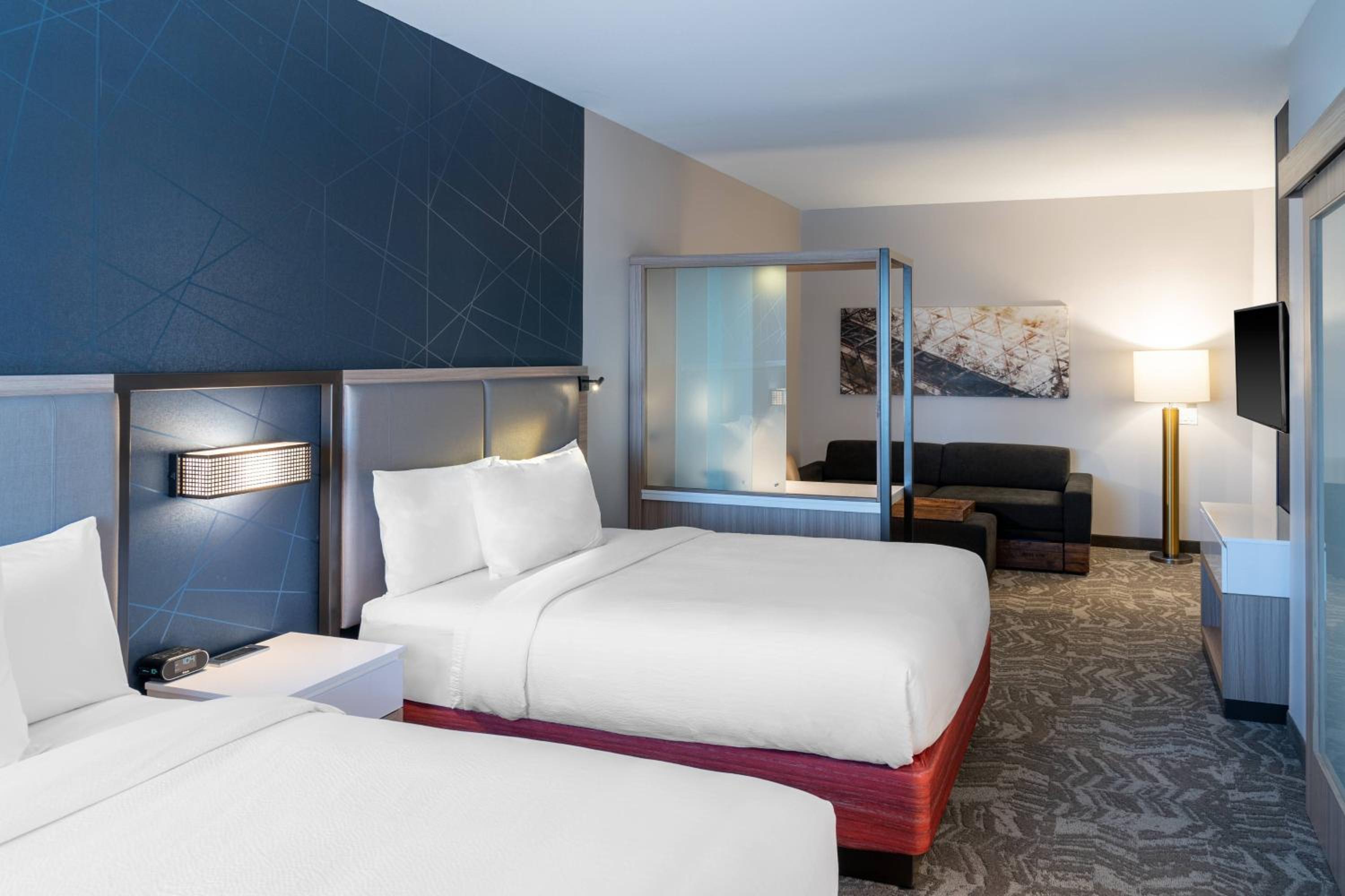 Suite, 2 Queen Beds, Trundle Bed, Sofa, Accessible