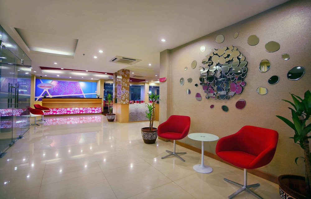 Lobby at favehotel Kelapa Gading, JAKARTA
