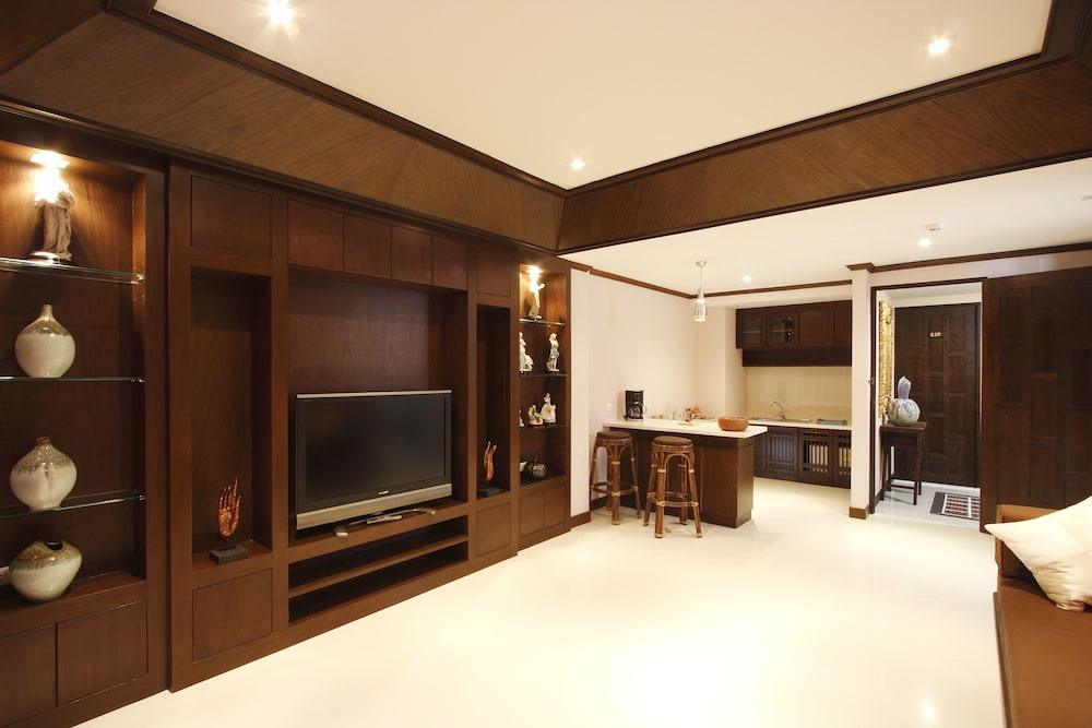 Rayaburi Hotel Patong 6/52