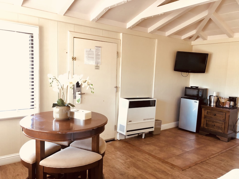Carmel Resort Inn 46/72