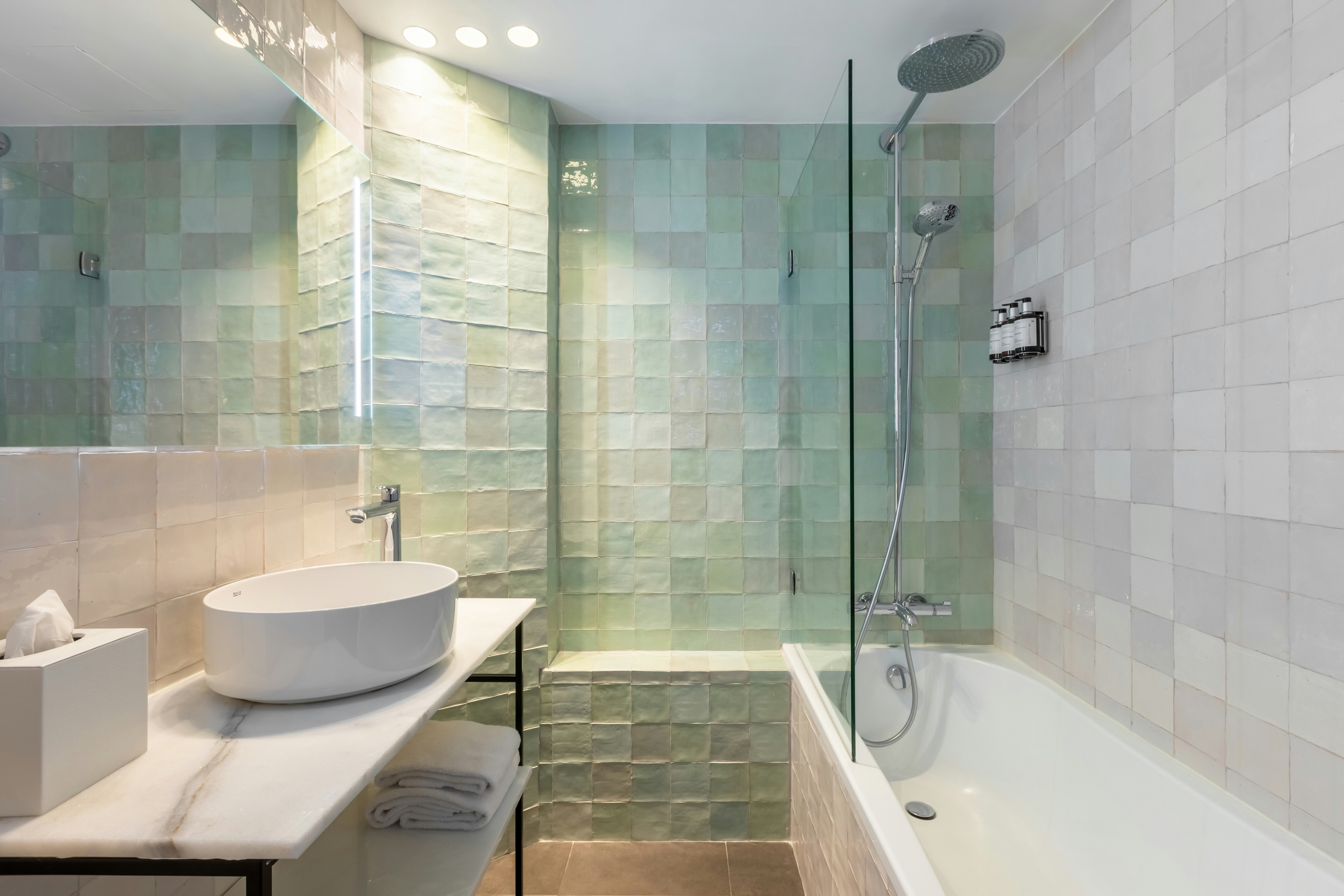 Voco Paris Montparnasse Ex Holiday Inn Paris Gare Montparnasse 63/64