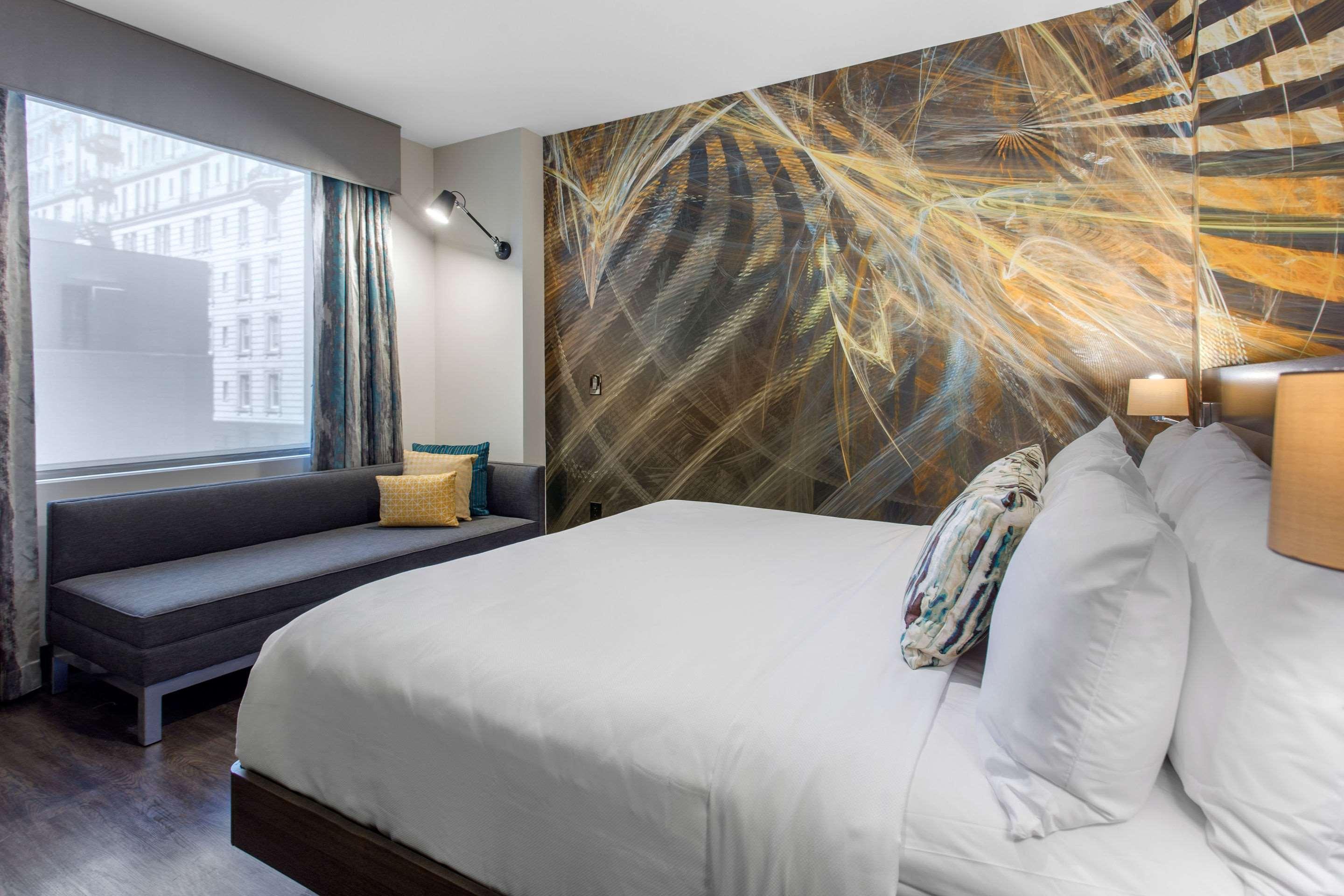 ROOM, KING BED