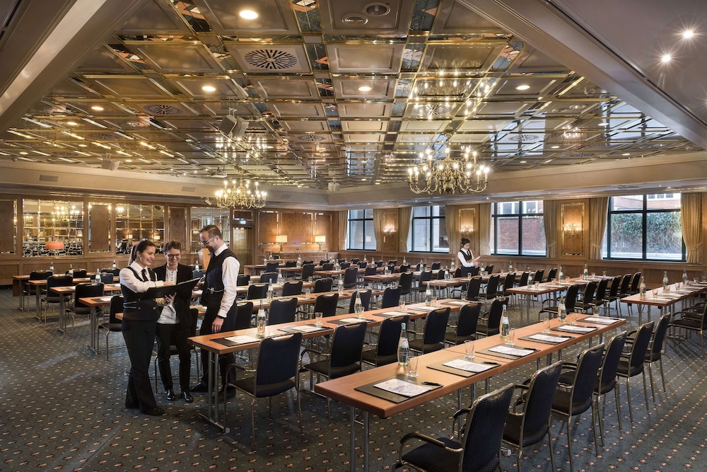 Maritim Stuttgart 40/49