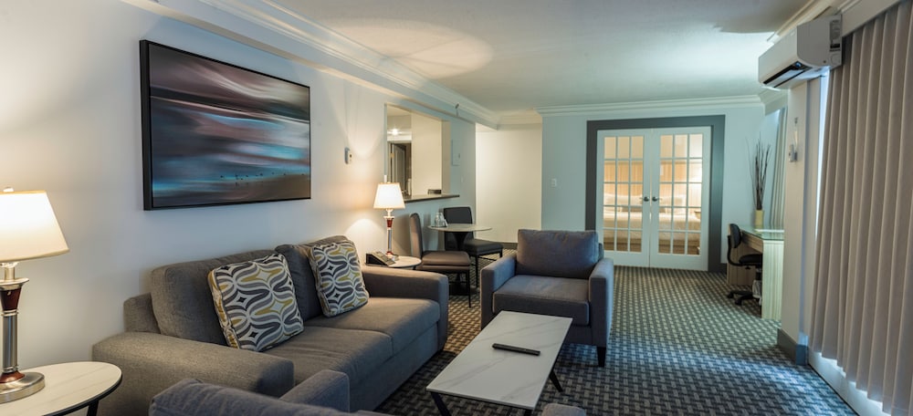 Century Plaza Hotel & Spa 56/74