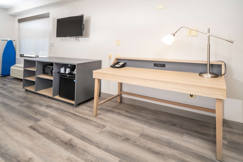 Country Inn and Suites by Radisson Stone Mountain GA 41/48
