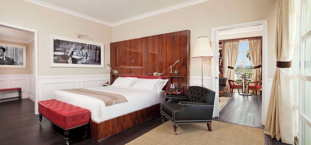 CLASSIC, SUITE, KING BED, BALCONY